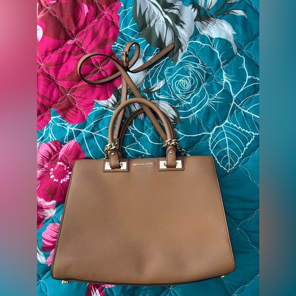 Michael Kors Tote 👜 - Picture 2 of 8